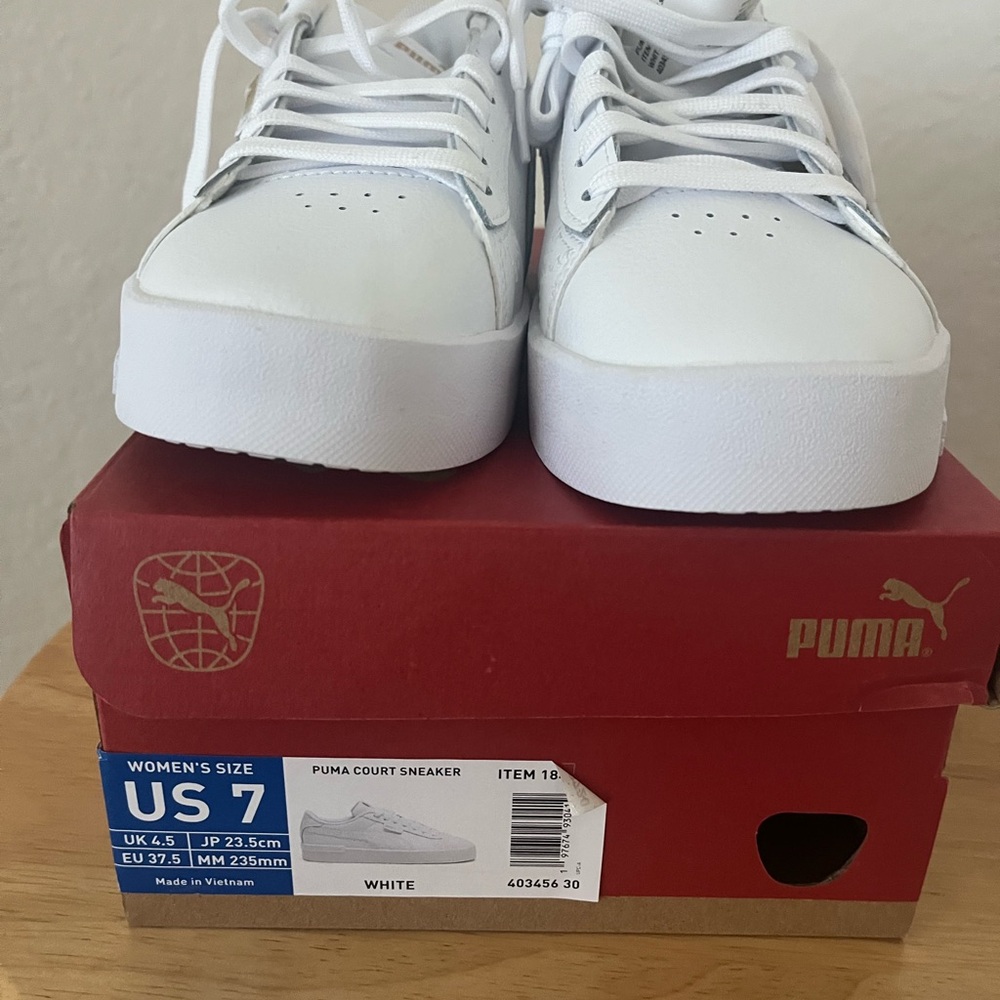 Puma White Low-Top Sneakers with Lace-Up